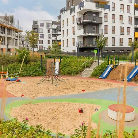 Hugo By Renters * Varsó